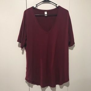 Women’s Old Navy v-neck tee
